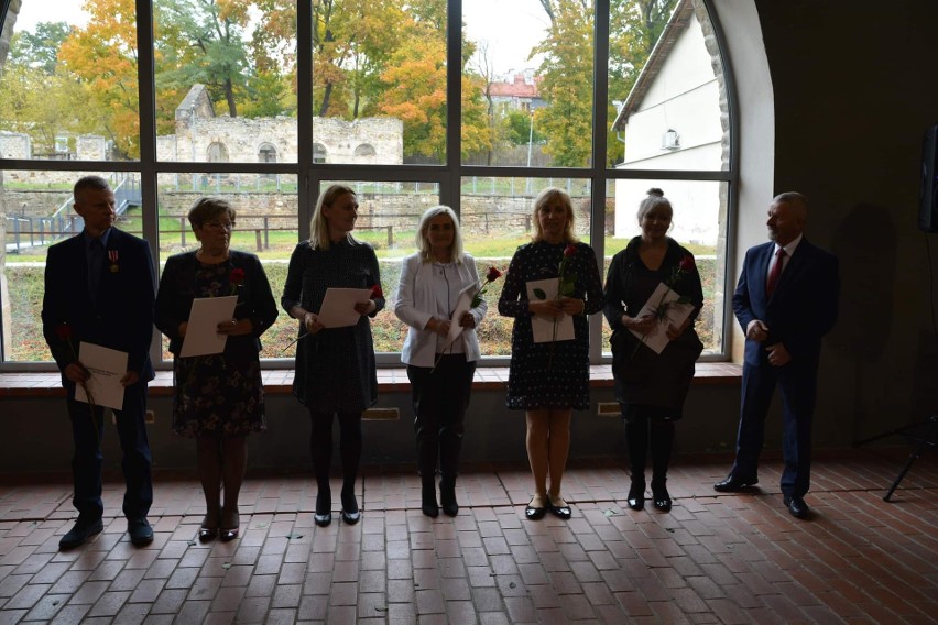 Dzień Edukacji Narodowej w Starachowicach. Były nagrody i podziękowania (ZDJĘCIA)