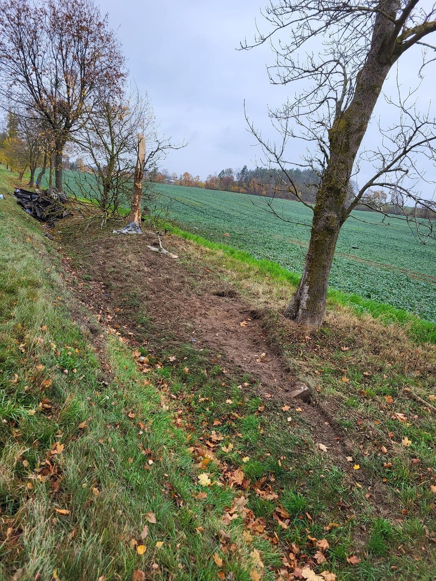 Ruda. Wypadek śmiertelny na DK63. Nie żyje kierowca osobówki. Droga była zablokowana przez kilka godzin [ZDJĘCIA]