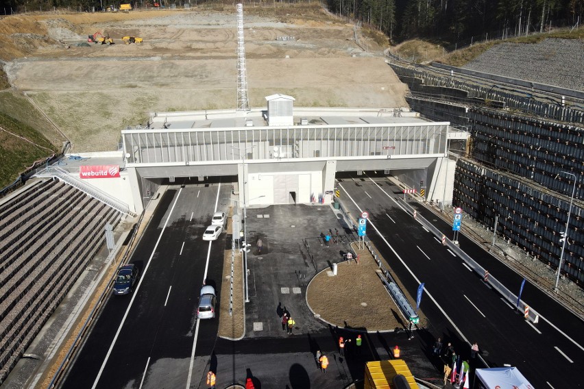 Wielkie otwarcie tunelu na Zakopiance. Jego budowa trwała ponad 5 lat