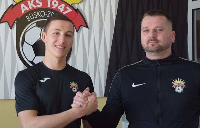 O 25-letnim Dorianie Buczku, napastniku AKS Busko-Zdrój zrobiło się głośno po tym, jak strzelił 5 goli w meczu z Lubrzanką Kajetanów (7:1).