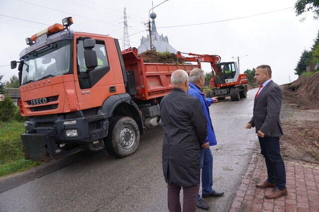 Rozpoczęła się przebudowa drogi w Występie. Inwestycja kosztuje ponad 1,5 miliona złotych (ZDJĘCIA)