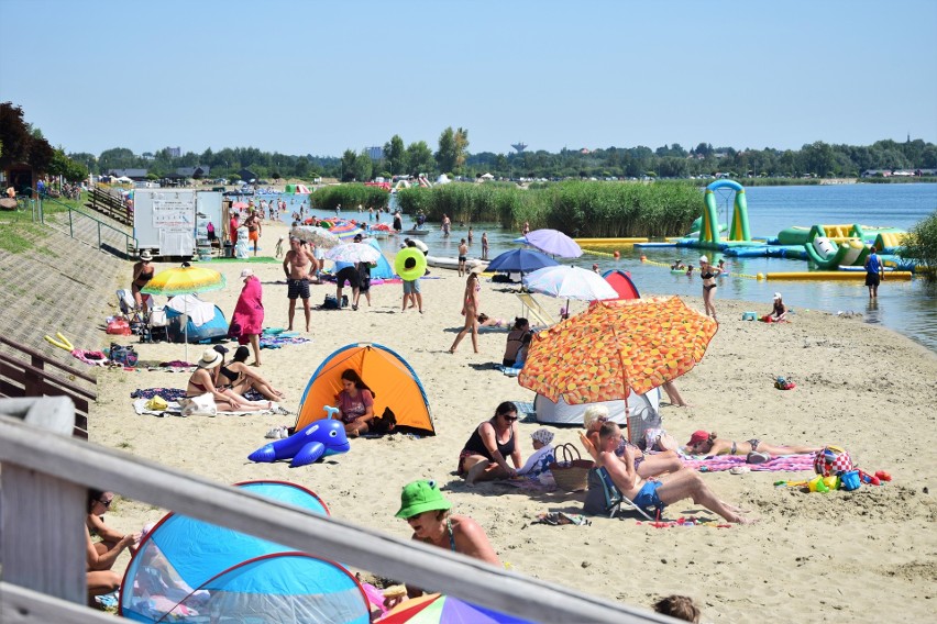 Nad Jeziorem Tarnobrzeskim w wakacyjną środę 20 lipca.