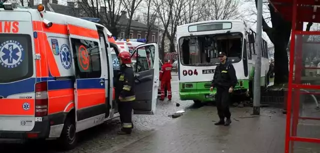 Świadkowie twierdzą, że kierowca dzwonił do dyspozytorni przed samym wypadkiem. Mówił, że źle się czuje.