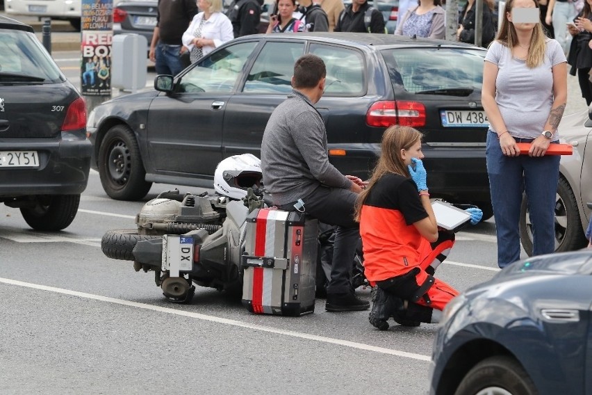 Wypadek z udziałem motocyklisty przy Pasażu Grunwaldzkim...
