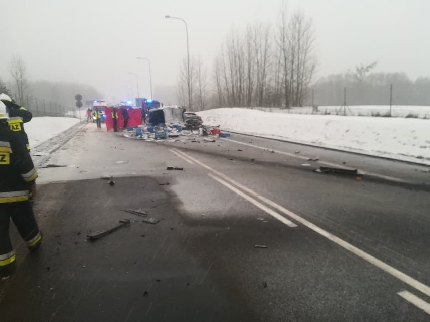 Święta Woda. Śmiertelny wypadek na DK 19. Zderzyły się tir, bus i osobówka