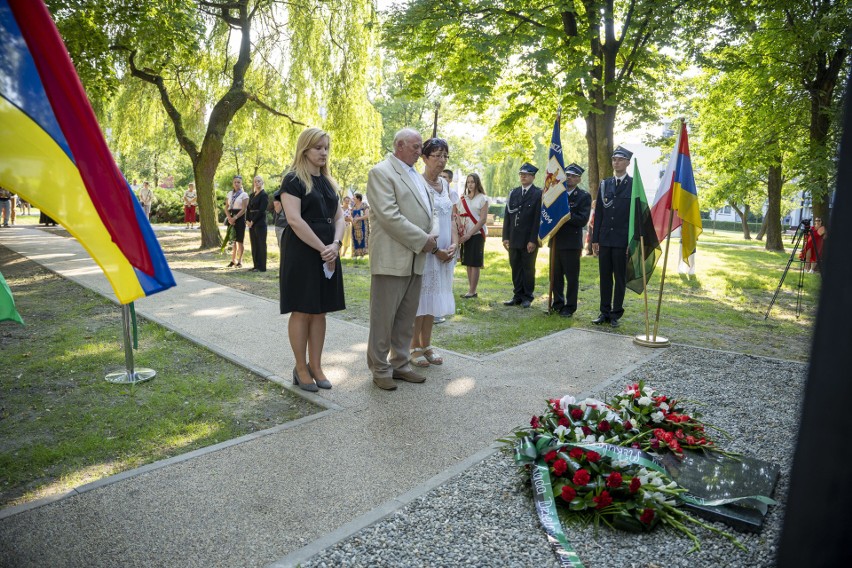 Zobacz kolejne zdjęcia. Przesuwaj zdjęcia w prawo - naciśnij...