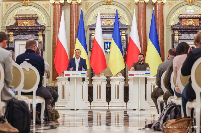 Andrzej Duda był w niedzielę w Kijowie, gdzie spotkał się z Wołodymyrem Zełenskim oraz przemawiał w Radzie Najwyższej Ukrainy.
