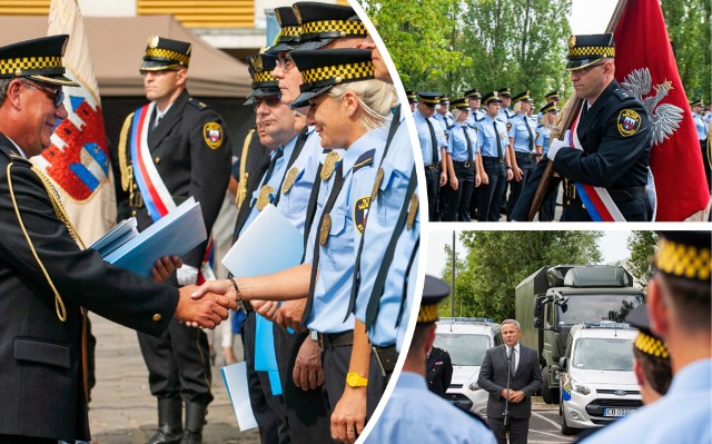 W piątek 24 sierpnia 2018 roku obchodzone jest Święto Straży Miejskiej w Bydgoszczy. Z tej okazji na placu przed siedzibą straży odbyły się uroczystości z udziałem władz miasta oraz przedstawicieli jednostek miejskich i zaprzyjaźnionych instytucji. Z okazji święta wręczone zostały również awanse oraz wyróżnienia. Sześcioro nowych strażników złożyło także ślubowanie. Uroczystości poprzedzone zostały mszą świętą w Katedrze Bydgoskiej pod wezwaniem Św. Marcina i Mikołaja.(sier, źródło: strazmiejska.bydgoszcz.pl)Zobacz również: "Flesz. Superbakteria atakuje w Polsce"