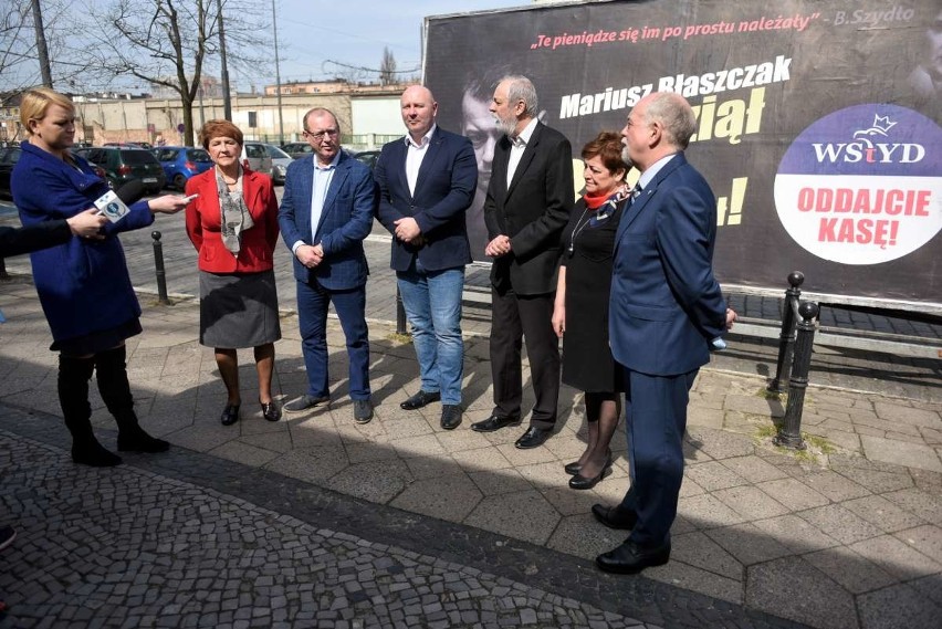 Na billboardach w samej Wielkopolsce oprócz wizerunku...