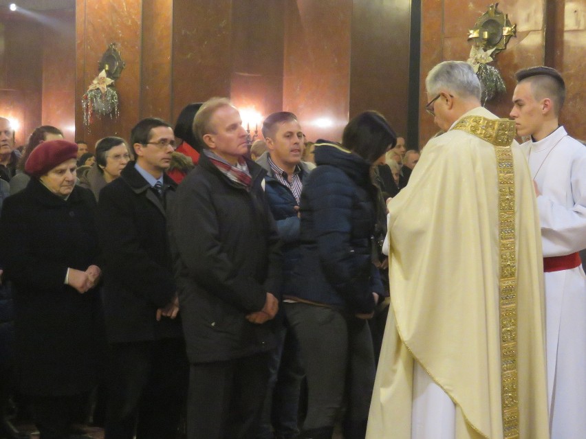 Pasterka w Piekarach Śląskich: Po mszy św. zostało otwarte Piekarskie Betlejem [ZDJĘCIA]