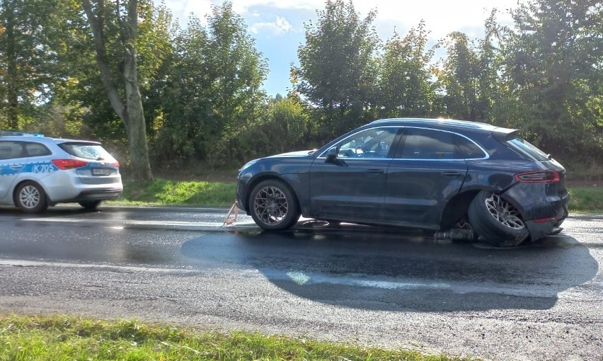 Zderzenie audi z porsche na drodze krajowej nr 73 w Strzegocicach k. Pilzna [ZDJĘCIA]