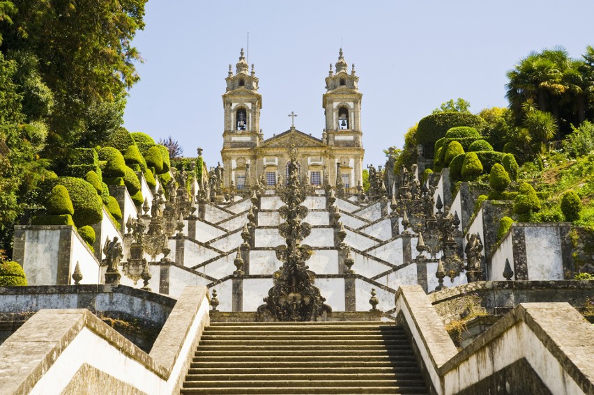 Braga to miasto pełne kontrastów, które zachwyca swoją...