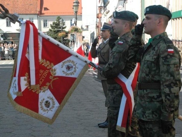 Nowy sztandar jednostki wojskowej w Szumiradzie.