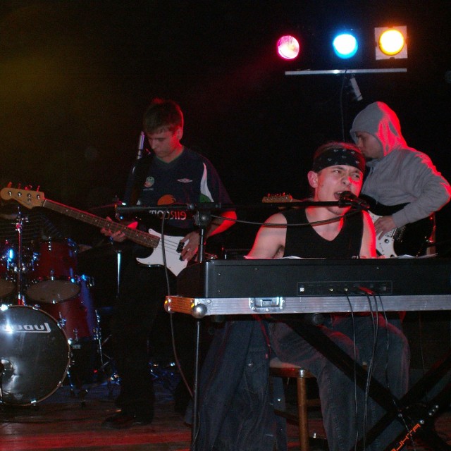 Grupa Threonine podczas koncertu.