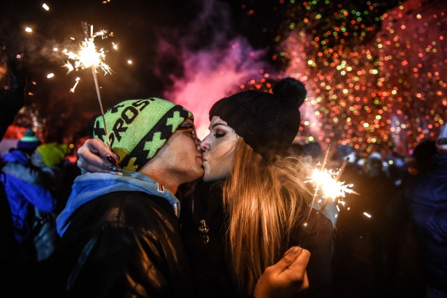 Sylwester 2018: Nowy Rok czy nowy rok, sylwester czy Sylwester – jak pisać życzenia noworoczne, by nie zrobić błędu?