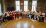 Opole. 20 par małżeńskich świętowało swój jubileusz. Były medale, listy gratulacyjne, życzenia, kwiaty i lampka szampana