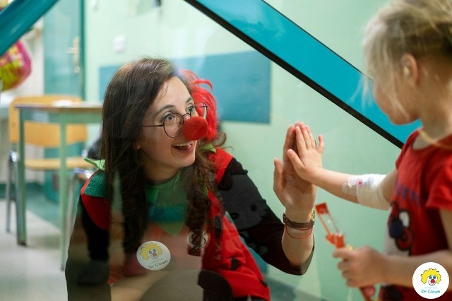 Fundacja Dr Clown ogłasza rekrutację na wolontariuszy w 38 miastach całej Polski