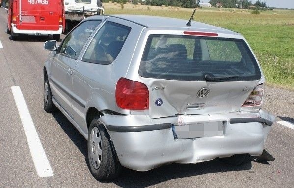 Fiat uderzył w tył polo. Dwoje pasażerów z uderzonego auta...