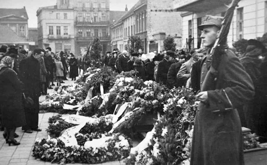 Uroczysty pogrzeb ofiar "krwawej nocy" w październiku 1945...