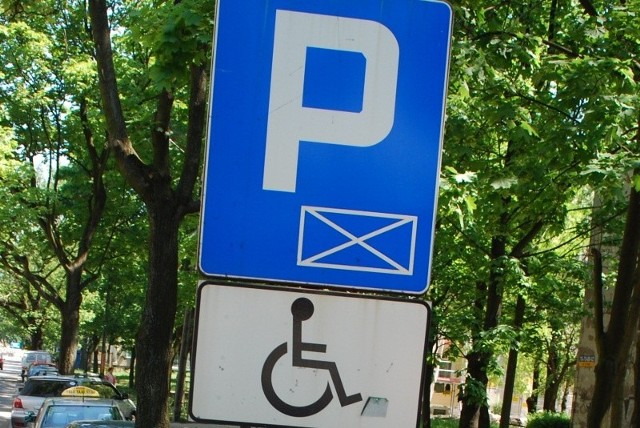W Opolu jest wciąż za mało miejsc parkingowych.