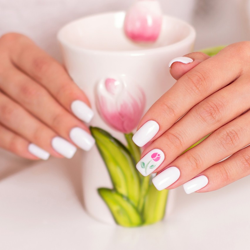 Tulipany, hiacynty i stokrotki o to modne flower nails,