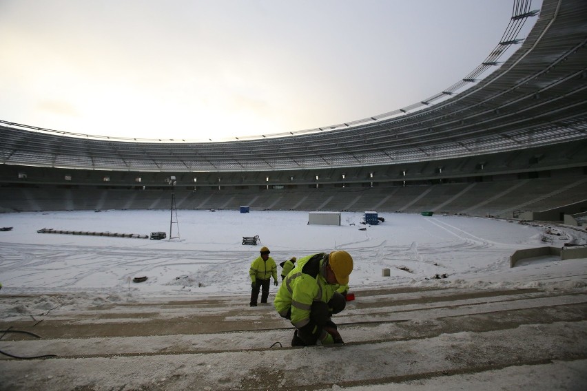 Odśnieżanie dachu Stadionu Śląskiego