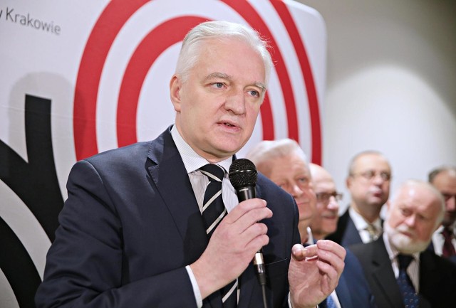 Prezes PiS Jarosław Kaczyński, mówiąc o roli kościoła katolickiego w Polsce, stwierdził że poza wartościami głoszonymi przez tę instytucję jest jedynie „nihilizm”. Do słów Kaczyńskiego odniósł się wicepremier Jarosław Gowin.