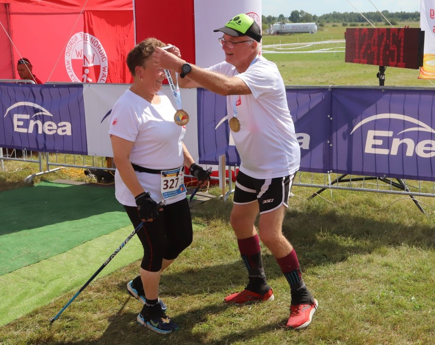 Znamy triumfatorów mistrzostw Europy w Nordic Walking na poszczególnych dystansach. Zawody gościły w gminie Jedlińsk. Zobacz zdjęcia