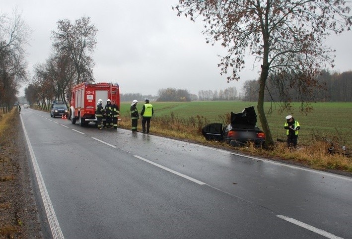 W wypadku na trasie Psary-Boronów poszkodowane zostały 2...