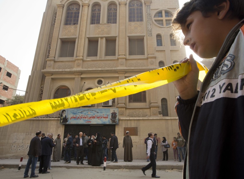 Egipt: ataki na kościół i sklep chrześcijan koptyjskich w mieście Heluan. Nie żyje 12 osób [ZDJĘCIA] [VIDEO]