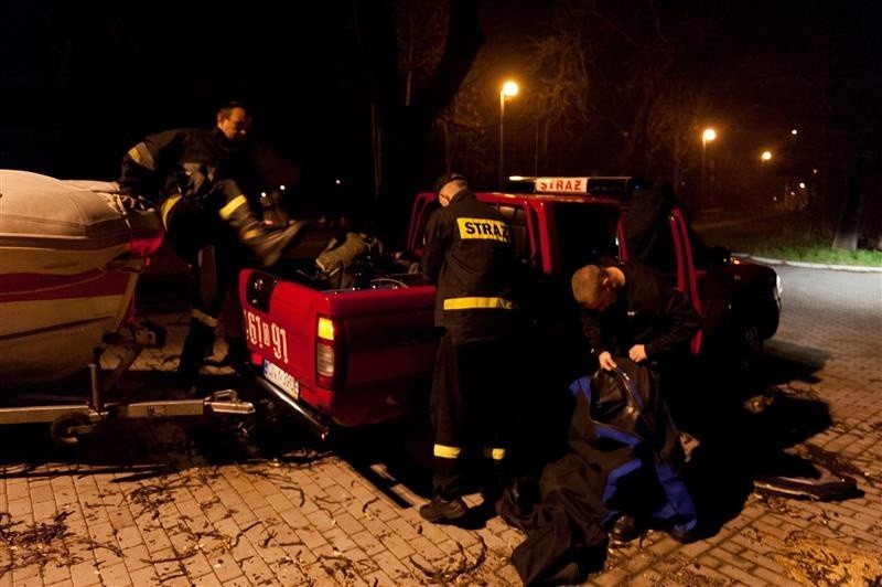 28 strażaków, policjantów i ratowników szukało osoby, która...