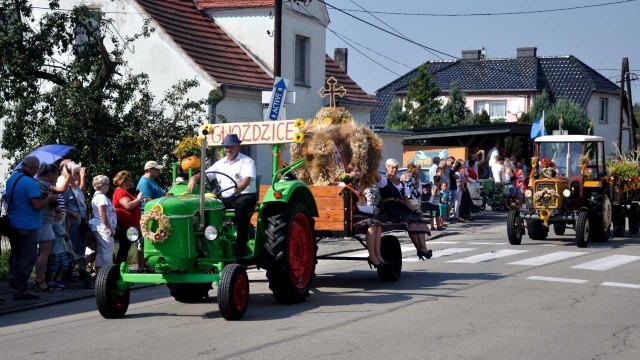 Ulicami Gwoździc przeszedł barwny korowód.