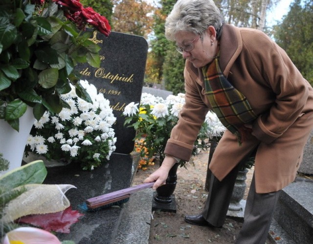 Na zielonogórskim cmentarzu jest grób córki pani Irena. Pięć lat temu ona i jej mąż zapłacili za to miejsce ok. 800 zł. Ich zdaniem, dużo.