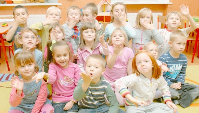 - Wszystkim nauczycielom przesyłamy słodkie buziaki! &#8211; mówią dzieci z najstarszej grupy z Przedszkola ,,Miś Uszatek&#8221; w Zielonej Górze