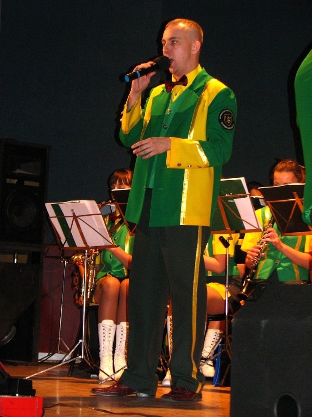 Marcin Legacki podczas piosenki "Ukraina"