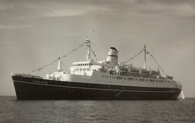 TSS „Stefan Batory” zbudowany został w holenderskiej stoczni w 1952 roku, od 1968 roku pływał w Polskich Liniach Oceanicznych na trasie Gdynia - Montreal. Zabierał 779 pasażerów, jego załoga liczyła 331 osób