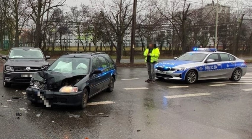 Na ulicy Niemodlińskiej w Opolu zderzyły się dwa samochody.