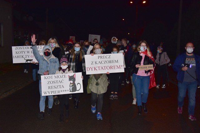 Protest - spacer kobiet w Łabiszynie.