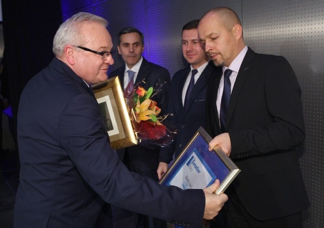 1. miejsce - Marek Grad Jest  dyrektorem Zarządu Dróg Powiatowych w Jędrzejowie, zabiegającym o inwestycje drogowe.