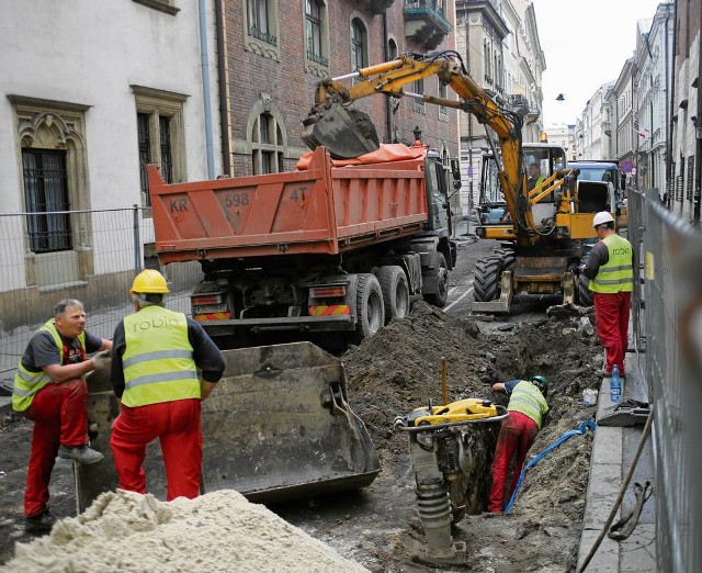 Na ul. św. Anny trwają prace – na początek wodociągowe