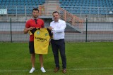 Patryk Kapuściński został nowym piłkarzem Siarki Tarnobrzeg. 26-letni obrońca podpisał dwuletni kontrakt