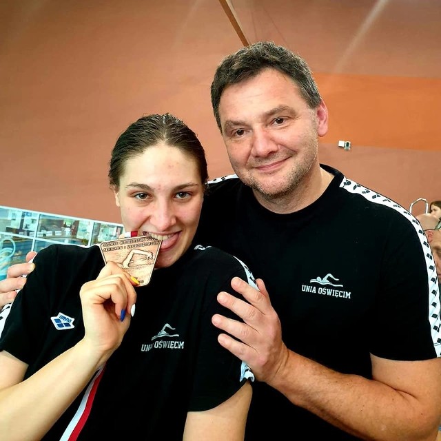 Marta Klimek z brązowym medalem mistrzostw Polski, wywalczonym w Olsztynie wraz z trenerem Andrzejem Branią