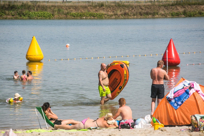 Nowe kąpielisko pod Krakowem coraz popularniejsze [ZDJĘCIA]