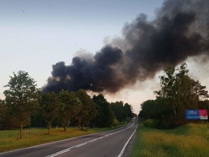 Pożar sortowni śmieci w Studziankach: 06.06.2019. Na miejscu pracowało 40 zastępów straży pożarnej. Akcja wciąż trwa [ZDJĘCIA, WIDEO]