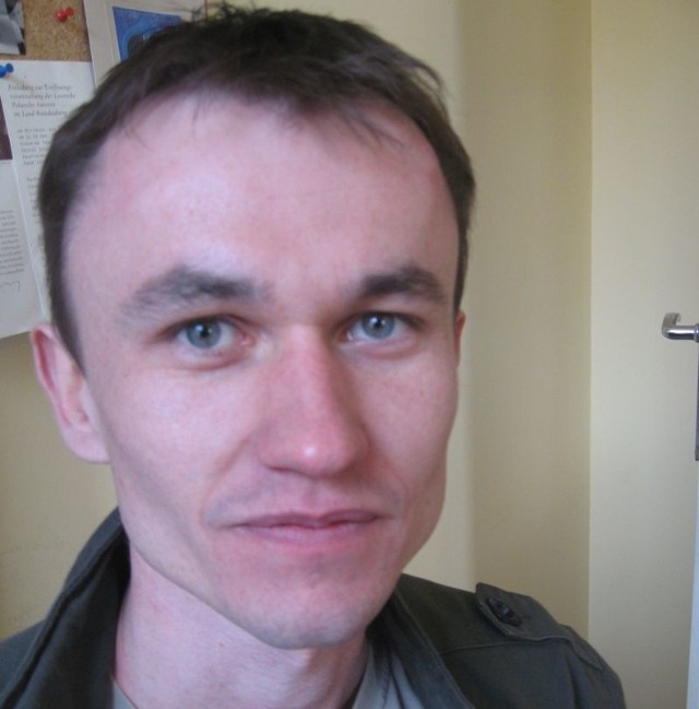 Wojciech Tomczak jest absolwentem szkoły filmowej.