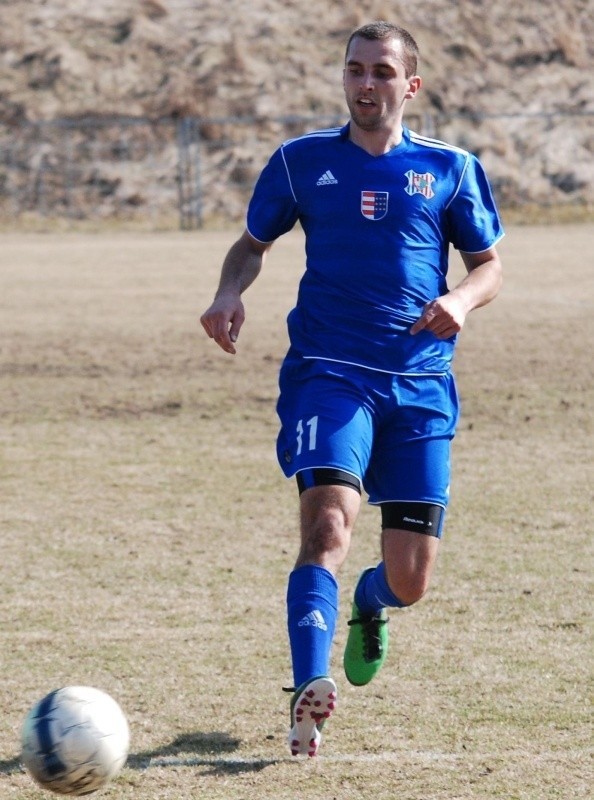 Maciej Ziółek strzelił dwa gole dla Wisły Sandomierz w meczu z Sokołem Rykoszyn.