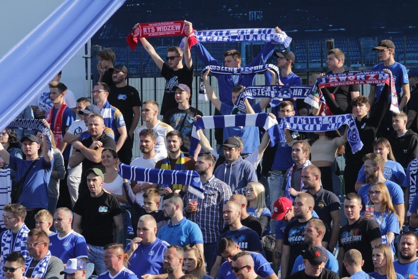 Kibice Ruchu wypełnili w niedzielę swój stadion po brzegi....