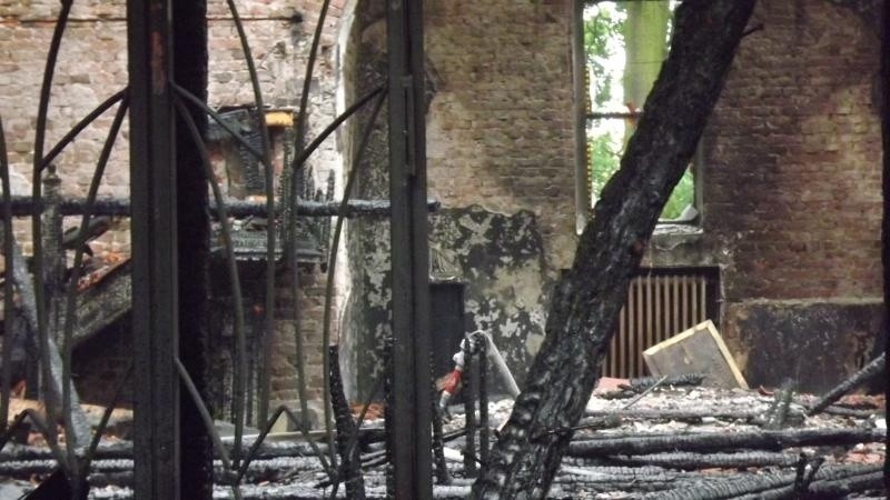 Pożar kościoła w Oławie: Zostały tylko mury (ZDJĘCIA ZE ŚRODKA)