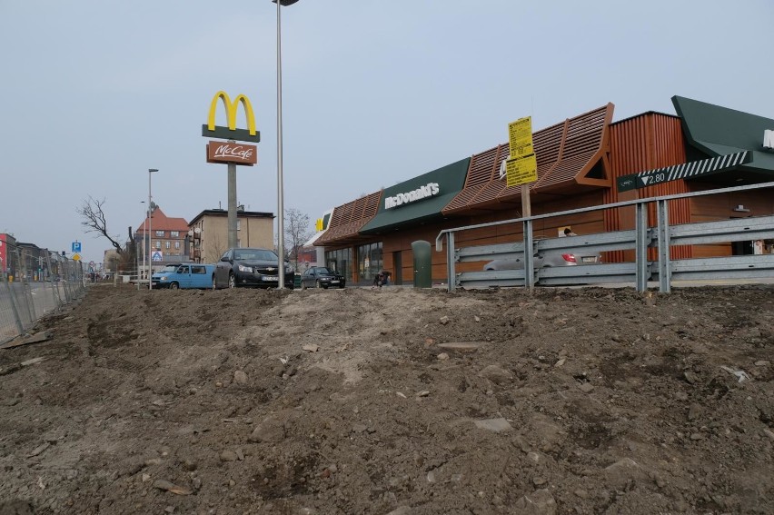 Otwarcie pierwszej restauracji sieci McDonald's w Piekarach...