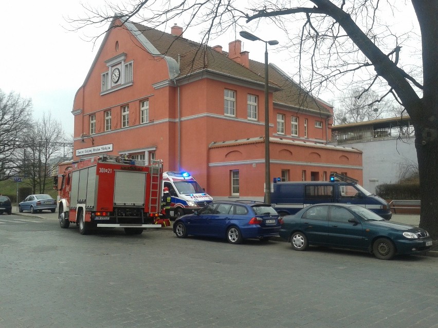 Wypadek na stacji Wrocław Mikołajów. Pieszy wpadł pod pociąg. Kolej: To nie nasza wina